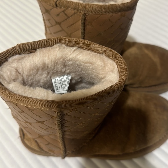 Girls brown UGG boots - Picture 4 of 5